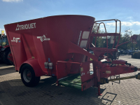 Vertical feed mixer Trioliet TRIOLIET SOLOMIX2-2000VLLB