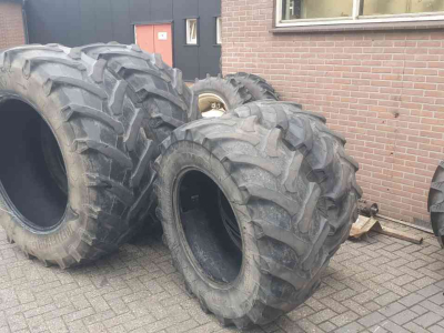 Wheels, Tyres, Rims & Dual spacers Trelleborg 620/70R42 + 480/70R30