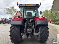 Tractor Massey Ferguson 5711 SL Dyna- 4 Efficiënt met voorlader