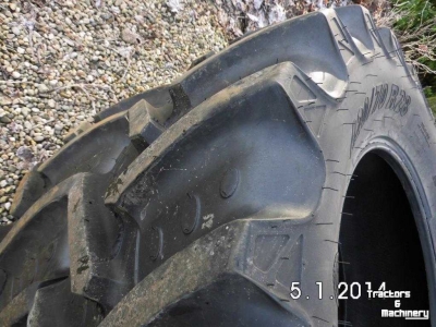 Wheels, Tyres, Rims & Dual spacers BKT 420/70x28 en 320/70x20