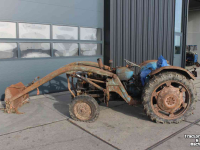 Oldtimers Ford Fordson Dexta met frontlader voorlader opknapper oldtimer