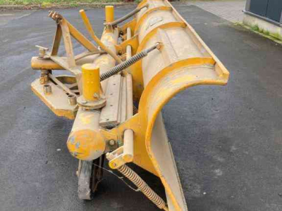 Snow Removal Equipment  Modderschuif, grondschuif, sneeuwschuif