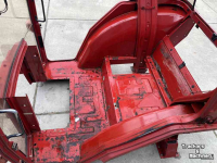 Used parts for tractors International kaal cabine frame van een 845XL, 4 cilinder XL cabine met korte poken