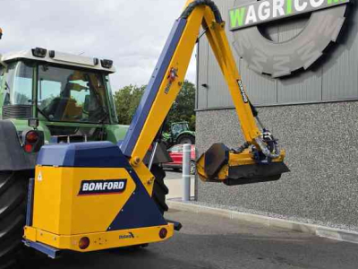 Mowing arm with flailmower Bomford Falcon 5.5