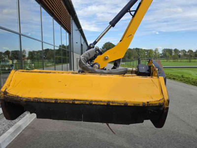 Mowing arm with flailmower Bomford Falcon 5.5