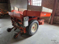 Potato planter  Structural Snarenbedpootmachine