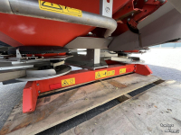 Fertilizer spreader Kuhn AXIS