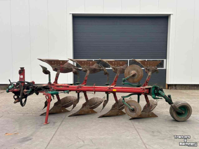 Ploughs Kverneland 4 schaar ploeg