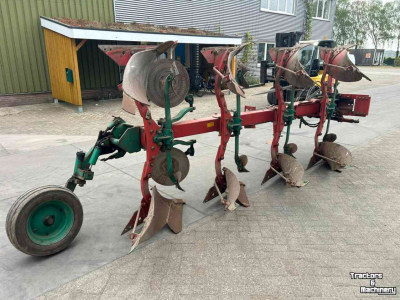 Ploughs Kverneland 4 schaar ploeg