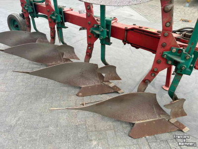 Ploughs Kverneland 4 schaar ploeg