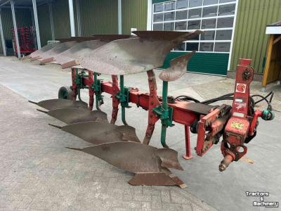 Ploughs Kverneland 4 schaar ploeg