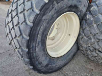 Wheels, Tyres, Rims & Dual spacers Michelin 710/50R30.5 op velg.