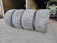 Wheels, Tyres, Rims & Dual spacers Michelin 710/50R30.5 op velg.