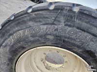 Wheels, Tyres, Rims & Dual spacers Michelin 710/50R30.5 op velg.