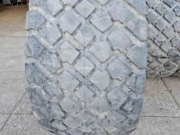 Wheels, Tyres, Rims & Dual spacers Michelin 710/50R30.5 op velg.