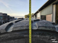 Wheels, Tyres, Rims & Dual spacers Michelin 710/50R30.5 op velg.