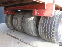 Self-loading wagon Strautmann Super Vitesse opraapwagen ladewagen rotor invoerwals 8-wielig tandem onderstel