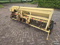 Seed drill  Zaaimachine 25 uitlopen