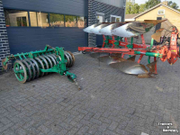 Ploughs Kverneland VD 85 4 schaar ploeg met Packomat vorenpakker