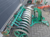 Ploughs Kverneland VD 85 4 schaar ploeg met Packomat vorenpakker