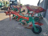 Ploughs Kverneland VD 85 4 schaar ploeg met Packomat vorenpakker