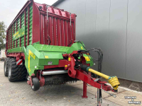 Self-loading wagon Strautmann Giga Vitesse CFS 4002. Kort-snijwagen.