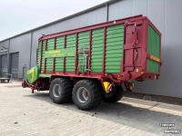 Self-loading wagon Strautmann Giga Vitesse CFS 4002. Kort-snijwagen.