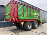 Self-loading wagon Strautmann Giga Vitesse CFS 4002. Kort-snijwagen.