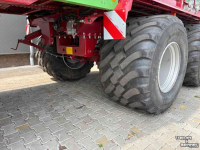 Self-loading wagon Strautmann Giga Vitesse CFS 4002. Kort-snijwagen.