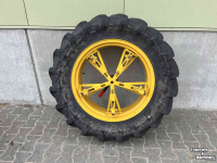 Other wheels, rims, tyres and accessories Molcon Dubbellucht Molcon 5-ster 12.4R28 naast 15.5x25