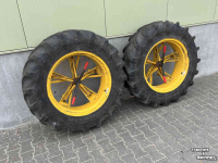 Other wheels, rims, tyres and accessories Molcon Dubbellucht Molcon 5-ster 12.4R28 naast 15.5x25