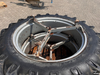 Wheels, Tyres, Rims & Dual spacers Vredestein 13.6X38 dubbellucht 3 ster molcon