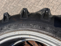 Wheels, Tyres, Rims & Dual spacers Vredestein 13.6X38 dubbellucht 3 ster molcon