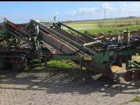 Bulb harvester Sam Kistenrooier met mat