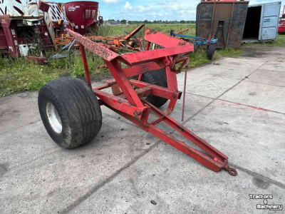 Fertilizer spreader  Kunstmeststrooier, onderstel, banden, diversen