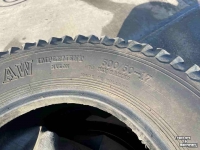 Wheels, Tyres, Rims & Dual spacers Vredestein 500/50-17 set banden