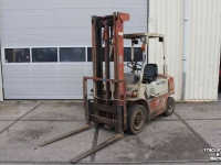Forklift Mitsubishi FD25 heftruck forklift gabelstapler diesel