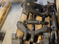 Diverse used spare-parts Massey Ferguson DANA 735/615 VOORAS DELEN MF 7615