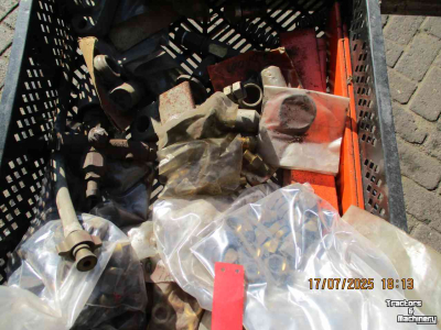 Diverse new spare-parts Douven diverse veldspuit delen