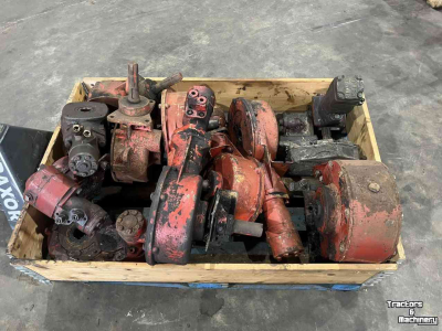 Diverse used spare-parts  Haakse aandrijving, aandrijfpotten, vertraging, transmissie