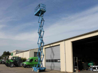 Articulated platforms Haulotte Compact-12 schaarhoogwerker Pinguely-Haulotte Ciseaux