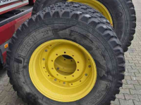 Wheels, Tyres, Rims & Dual spacers Nokian 540/80R38 en 440/80R28 op John Deere velgen