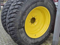 Wheels, Tyres, Rims & Dual spacers Nokian 540/80R38 en 440/80R28 op John Deere velgen