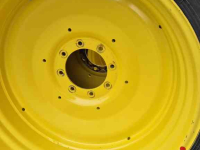 Wheels, Tyres, Rims & Dual spacers Nokian 540/80R38 en 440/80R28 op John Deere velgen