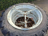 Wheels, Tyres, Rims & Dual spacers Ford 13.6-38 Vredestein 3 ster 34 inch