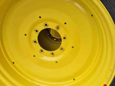 Wheels, Tyres, Rims & Dual spacers Nokian 540/80R38 en 440/80R28 op John Deere velgen
