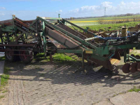 Bulb harvester Sam Rooimachine