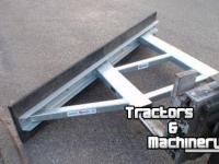 Rubber yard scraper Qmac HALVE V-SCHUIF 2.50 LEPELINSTEEK