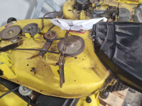 Ride-on mower John Deere l107