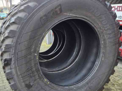 Wheels, Tyres, Rims & Dual spacers BKT 710/70R42 Ridemax en Mitas HCM 440/80R34 (M+S)